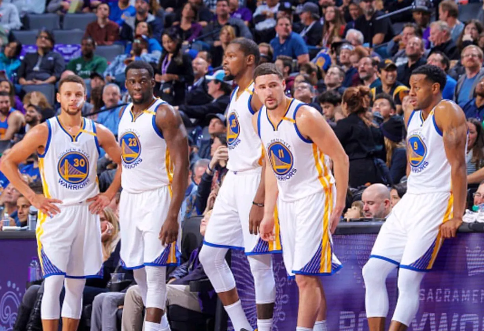  库里三分雨浇灭热火连胜势头  