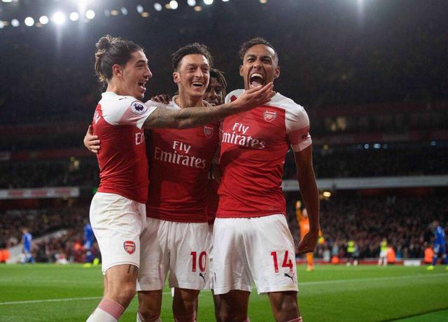  狼队主场不敌西汉姆，争四希望渺茫  